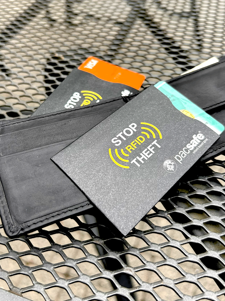 Etui na karty RFID/ antykradzieżowe chroniące przed odczytem Pacsafe 2 sztuki- czarne
